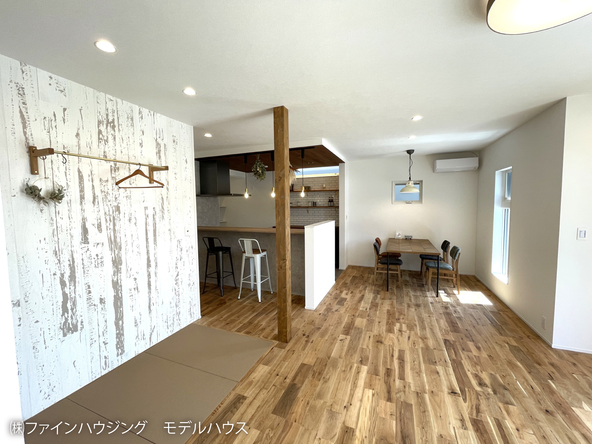 https://morian.co.jp/wp-content/uploads/2025/08/壁-MW-OC-125（モリアン）_-W－OC－１２５（ノスタモ）.jpg